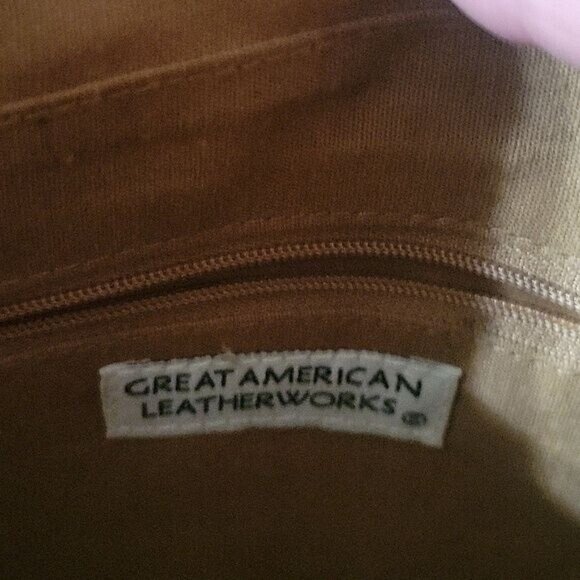 Great American Leatherworks Beige Shoulder Bag With Multiple Pockets Faux Leathe - Picture 3 of 4